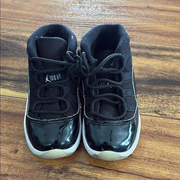 Nike Air Jordan Retro 11 - Picture 1 of 5